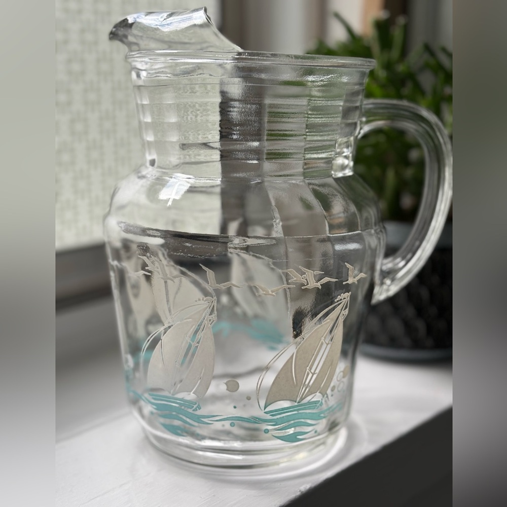 Fabulous MCM glass lemonade pitcher fun, sailboat motif anchor hocking ⛵️